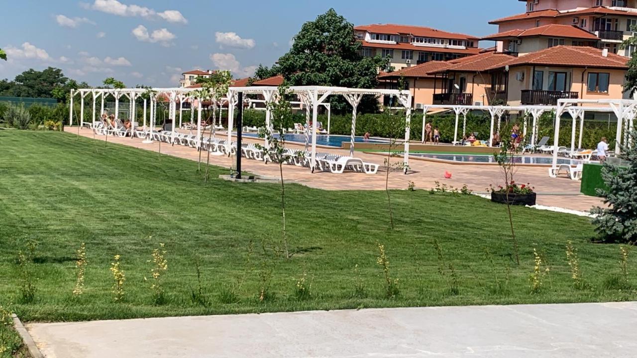 Apartcomplex Chateau Aheloy Buitenkant foto