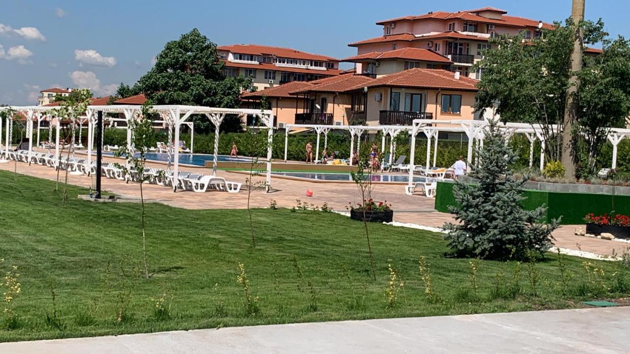 Apartcomplex Chateau Aheloy Buitenkant foto