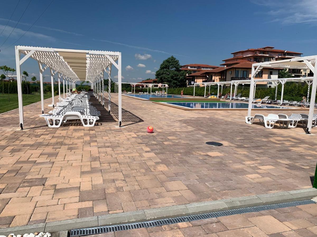 Apartcomplex Chateau Aheloy Buitenkant foto
