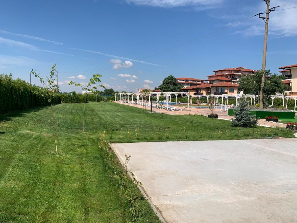 Apartcomplex Chateau Aheloy Buitenkant foto