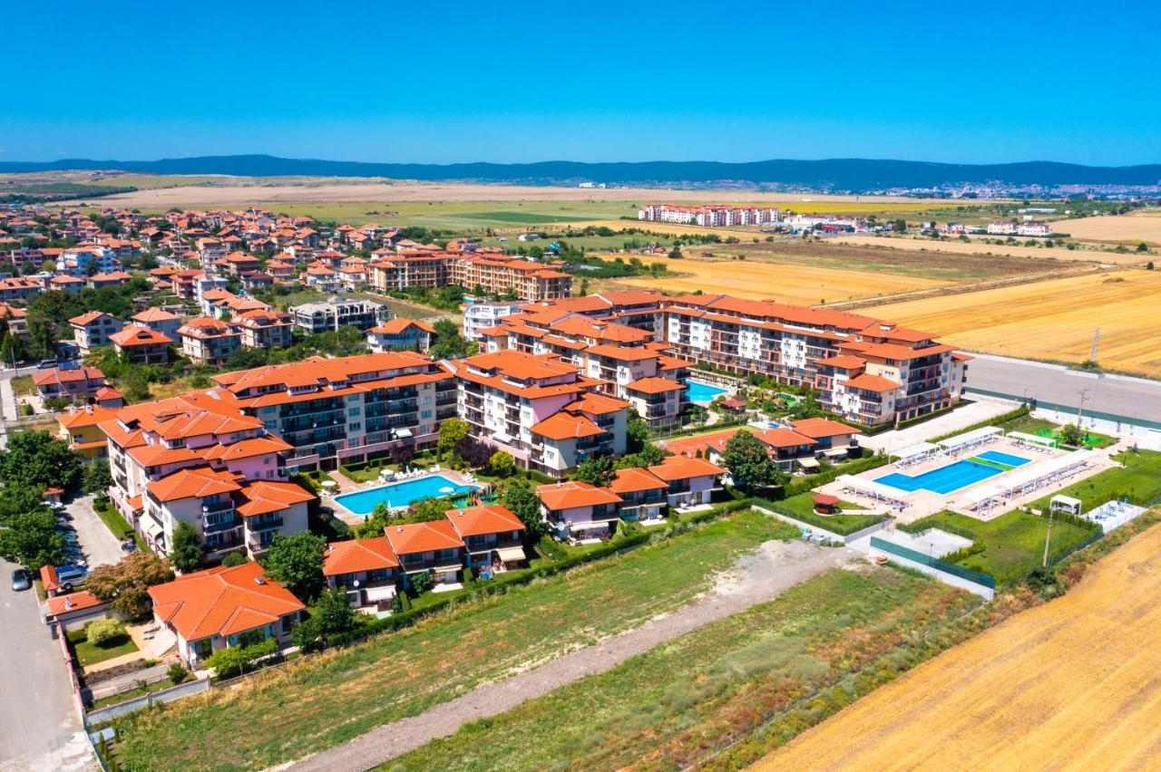 Apartcomplex Chateau Aheloy Buitenkant foto