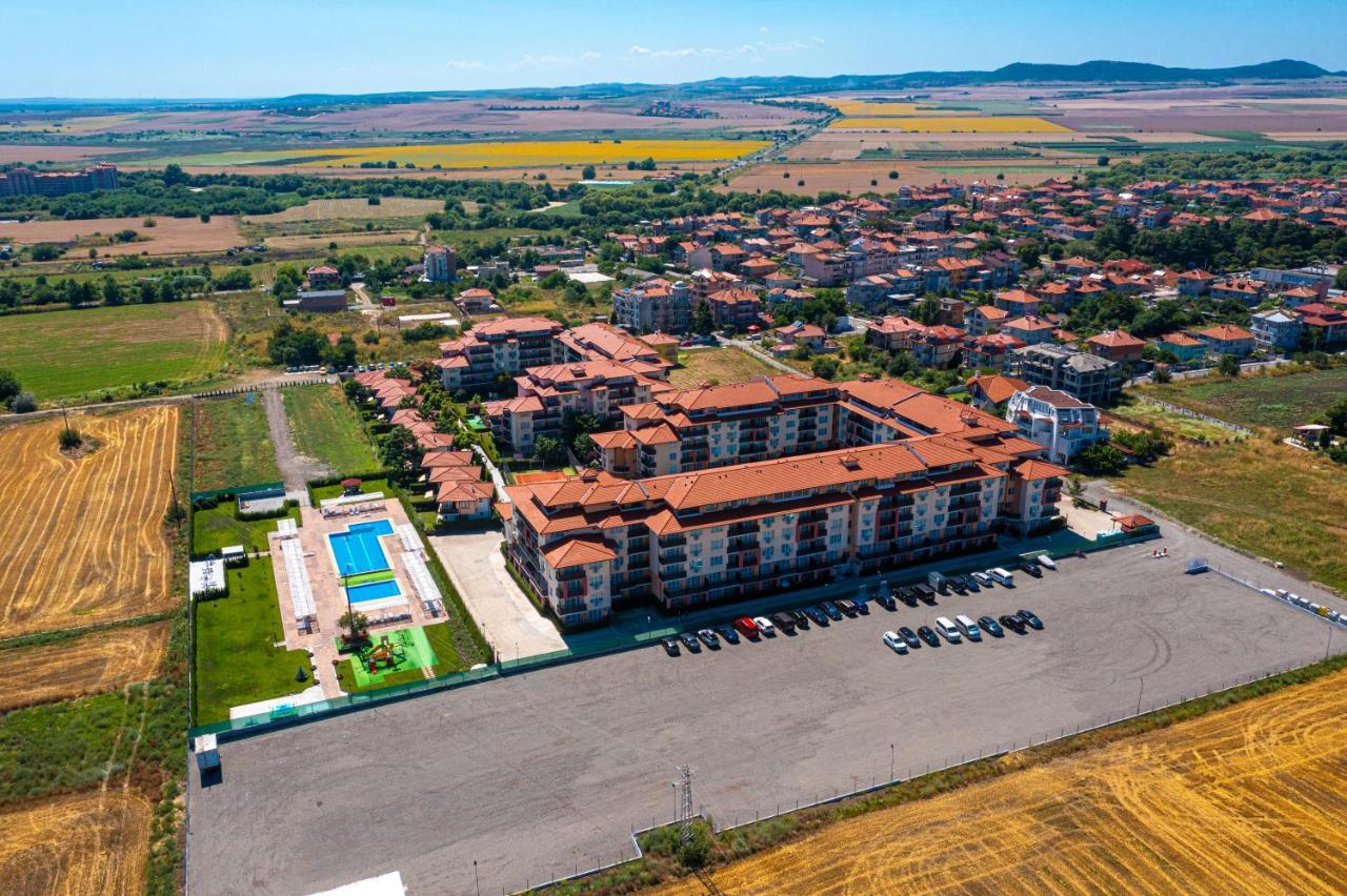 Apartcomplex Chateau Aheloy Buitenkant foto