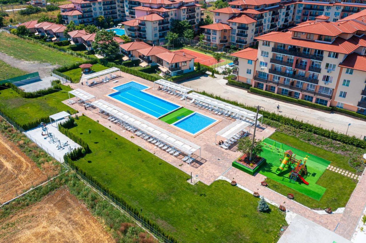 Apartcomplex Chateau Aheloy Buitenkant foto