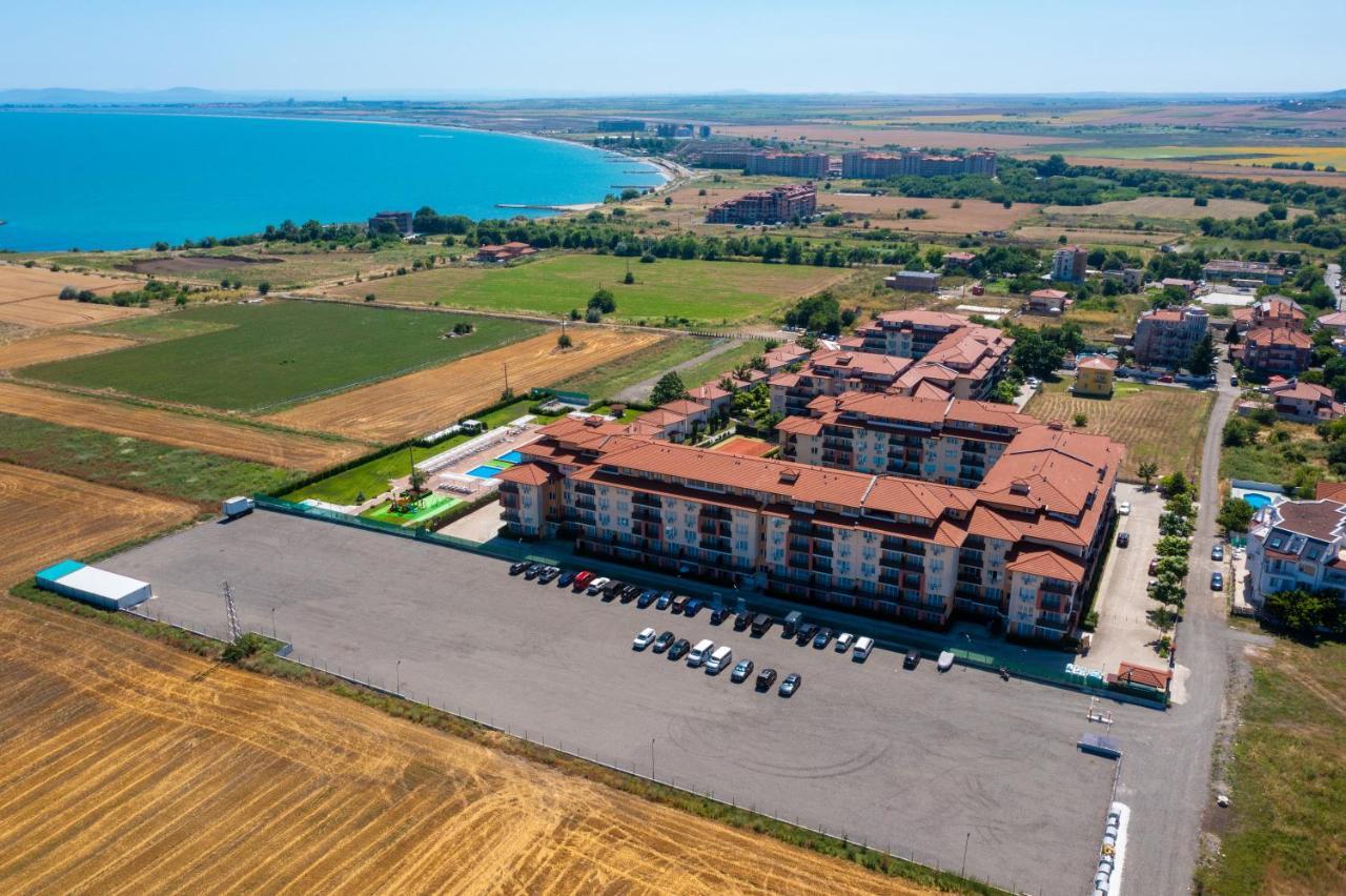 Apartcomplex Chateau Aheloy Buitenkant foto