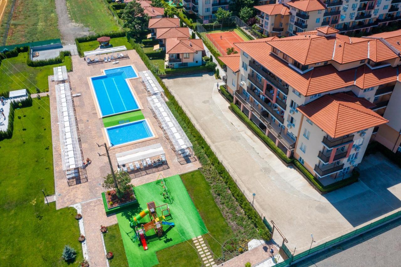 Apartcomplex Chateau Aheloy Buitenkant foto