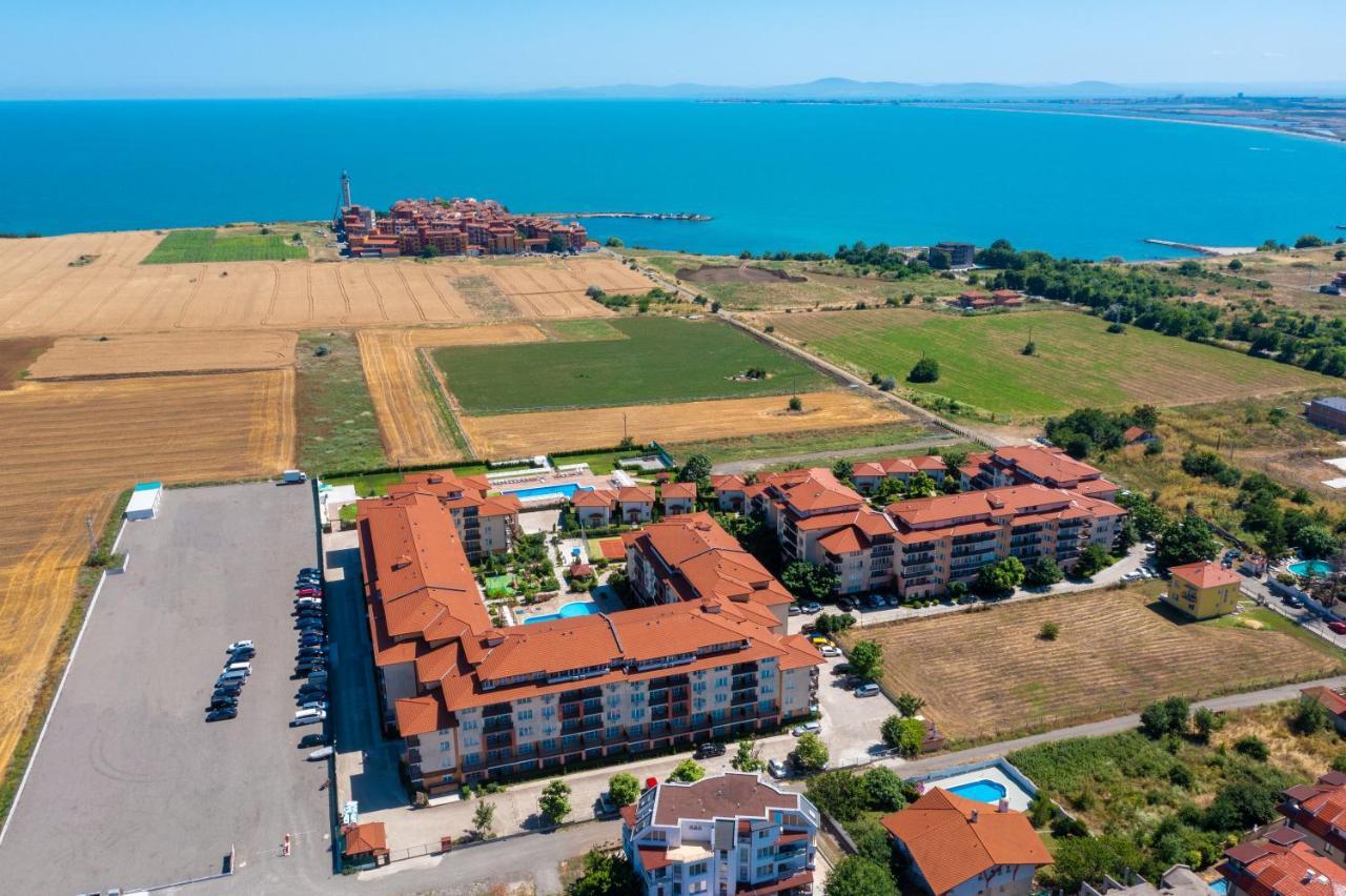 Apartcomplex Chateau Aheloy Buitenkant foto