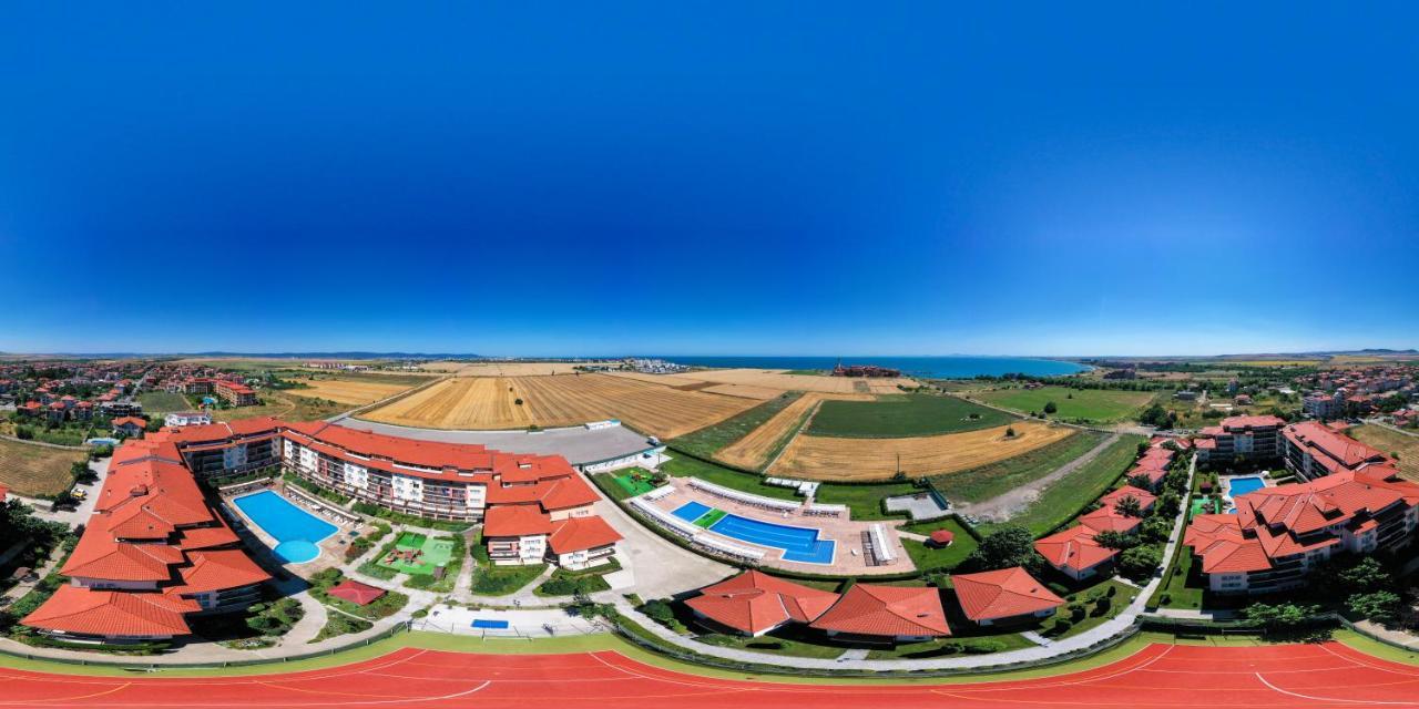 Apartcomplex Chateau Aheloy Buitenkant foto
