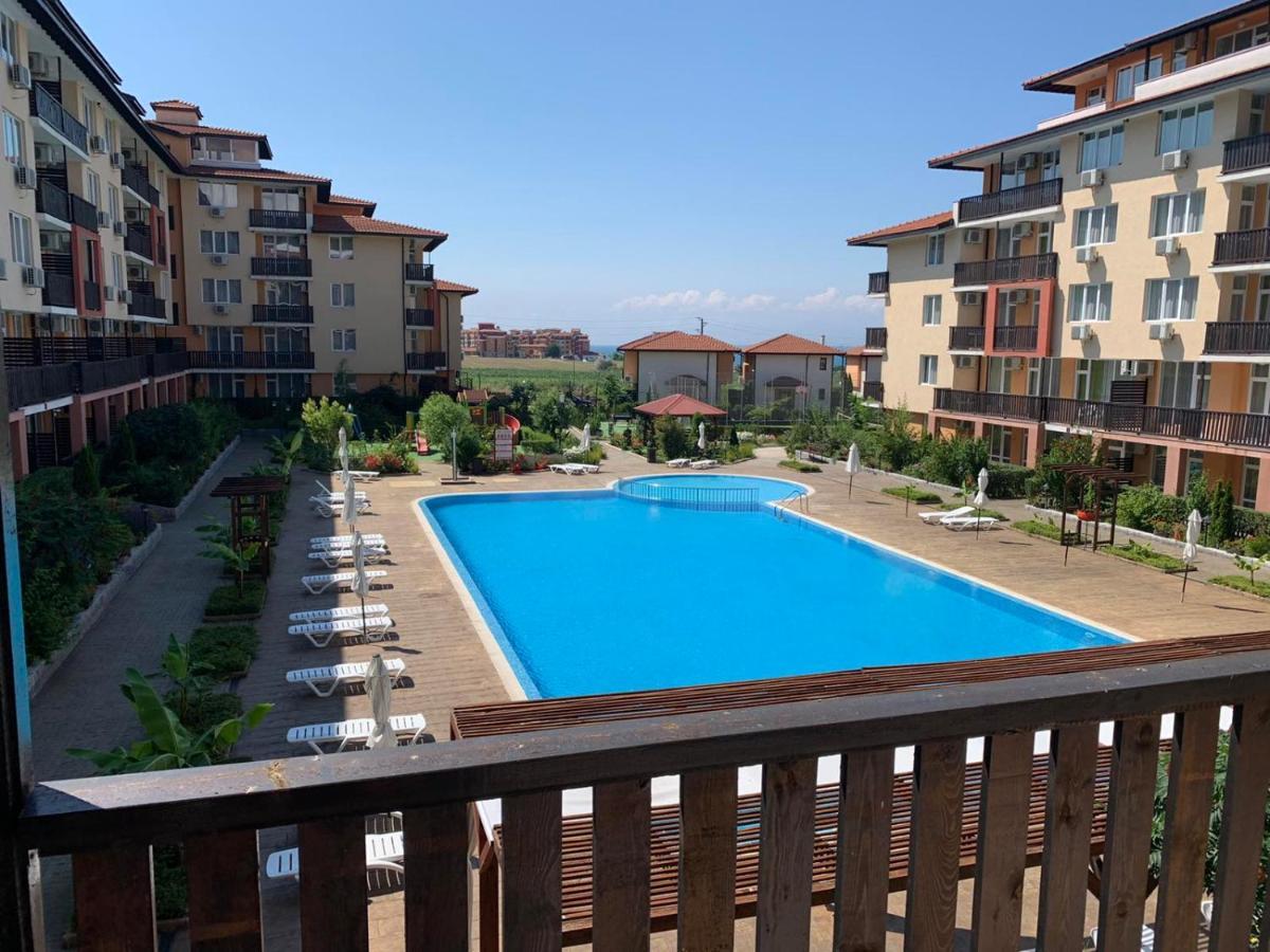 Apartcomplex Chateau Aheloy Buitenkant foto