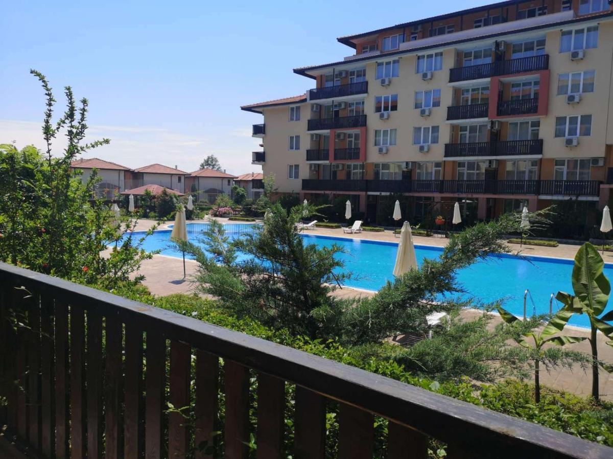 Apartcomplex Chateau Aheloy Buitenkant foto