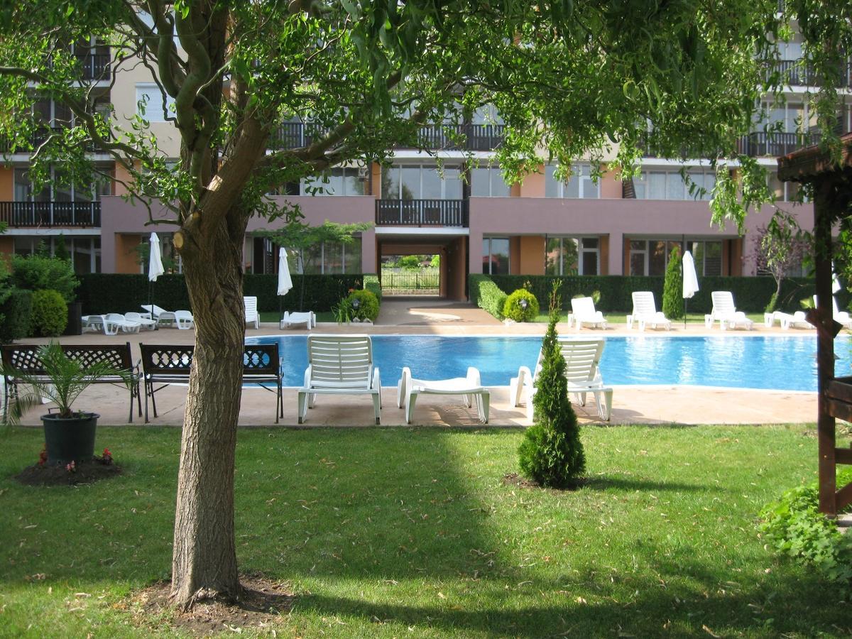 Apartcomplex Chateau Aheloy Buitenkant foto