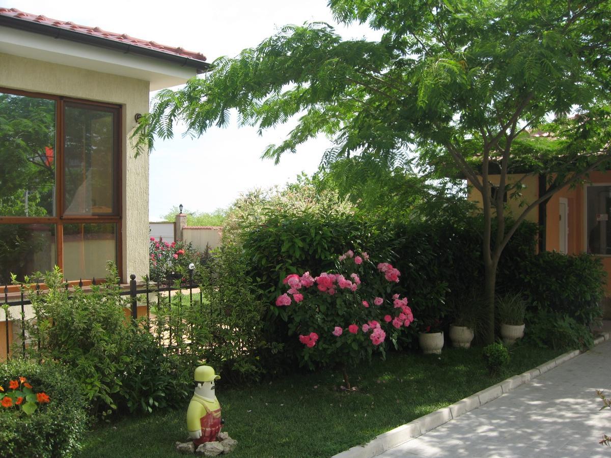 Apartcomplex Chateau Aheloy Buitenkant foto