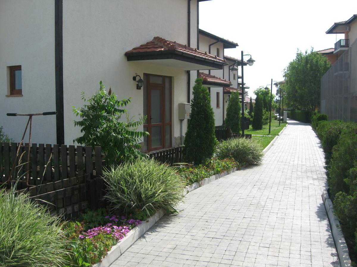 Apartcomplex Chateau Aheloy Buitenkant foto
